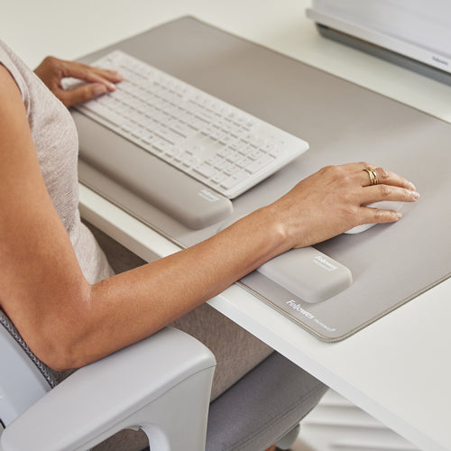 Fellowes Wrist Rest Breyta Palm Rest with Antibacterial Protection Ergonomic Wrist Support Sand